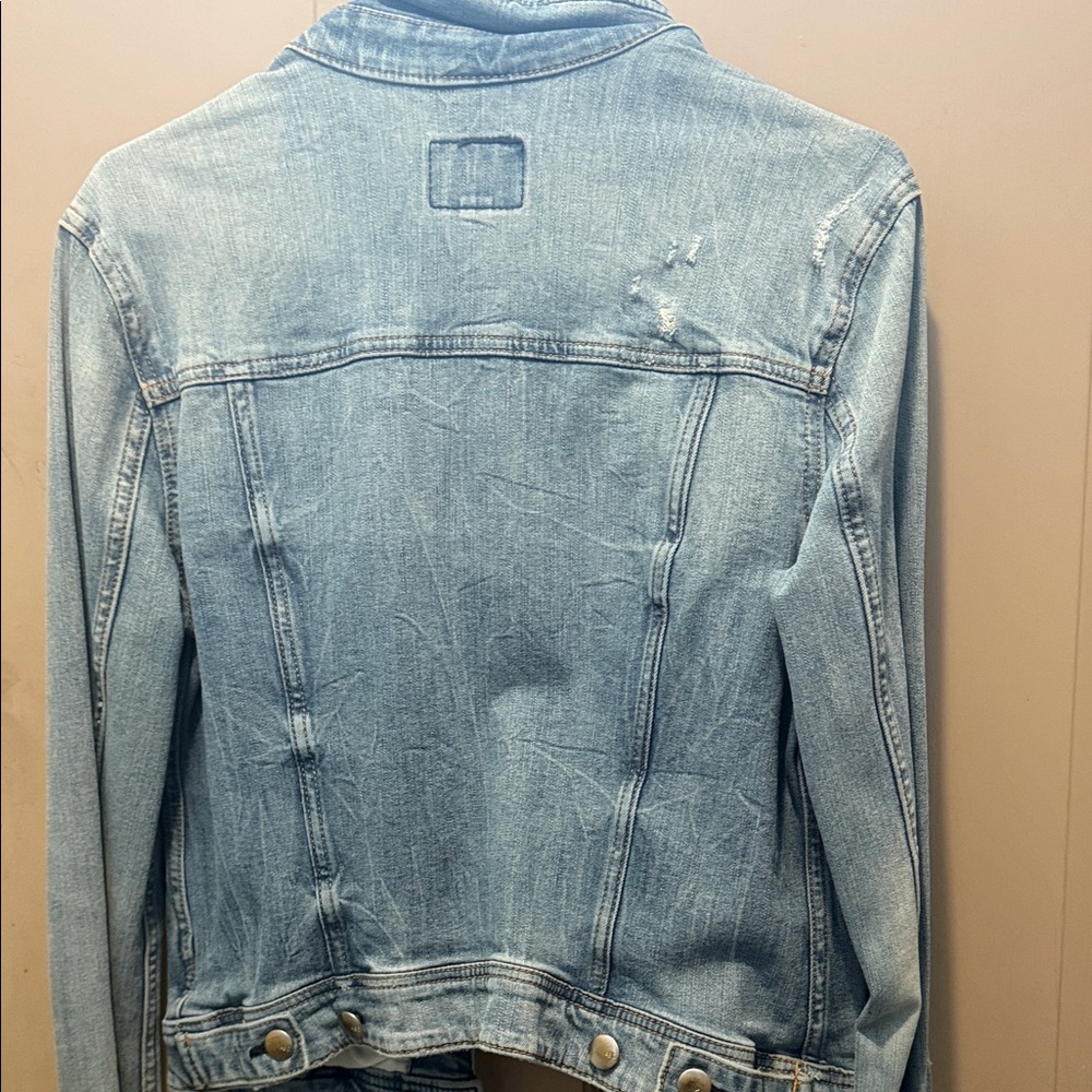 American Eagle Outfitters Light Wash Distressed Denim Jacket - Picture 4 of 4